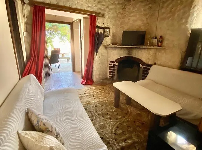 Saint Nicholas Heights Tatil Evi *