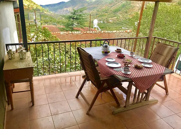 Saint Nicholas Heights Tatil Evi *