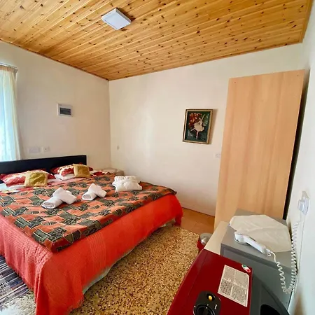 Saint Nicholas Heights Nyaraló