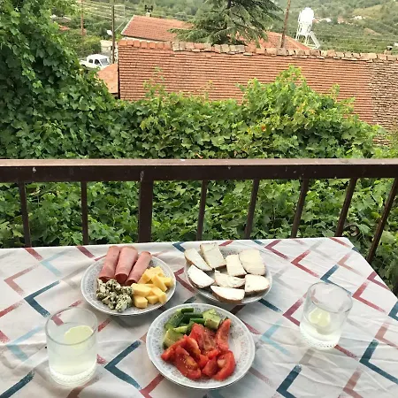 Saint Nicholas Heights Nyaraló