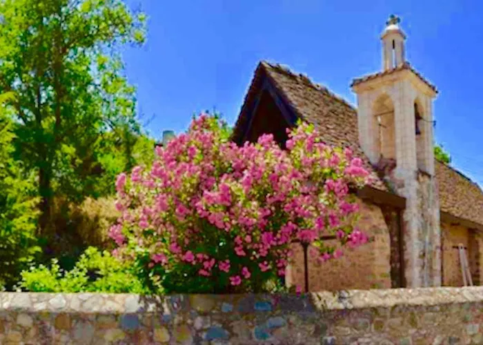 Saint Nicholas Heights *